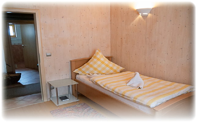 Schlafzimmer_klein Bett1