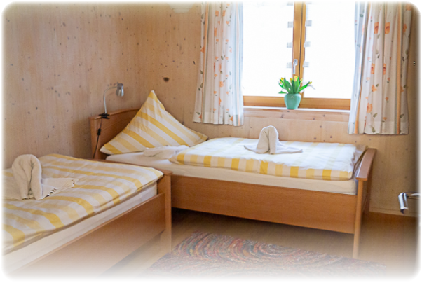 Schlafzimmer_klein Bett2